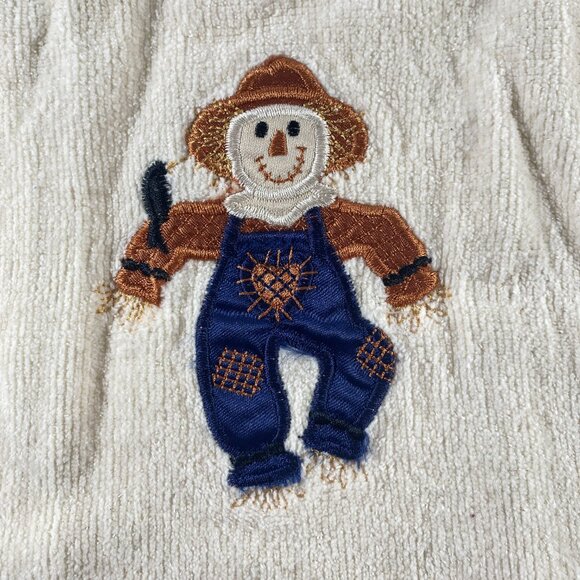 VTG (?) Embroidered Hand Towels/Wash Cloths 3 Lot Scarecrows (2) & Fall Wreath - Picture 4 of 15